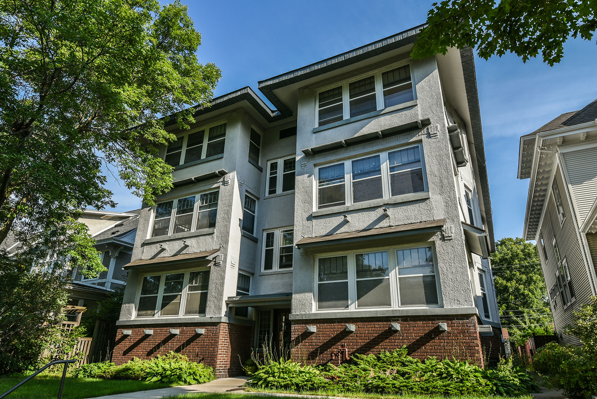 1049 Goodrich Ave. St. Paul, MN 55105