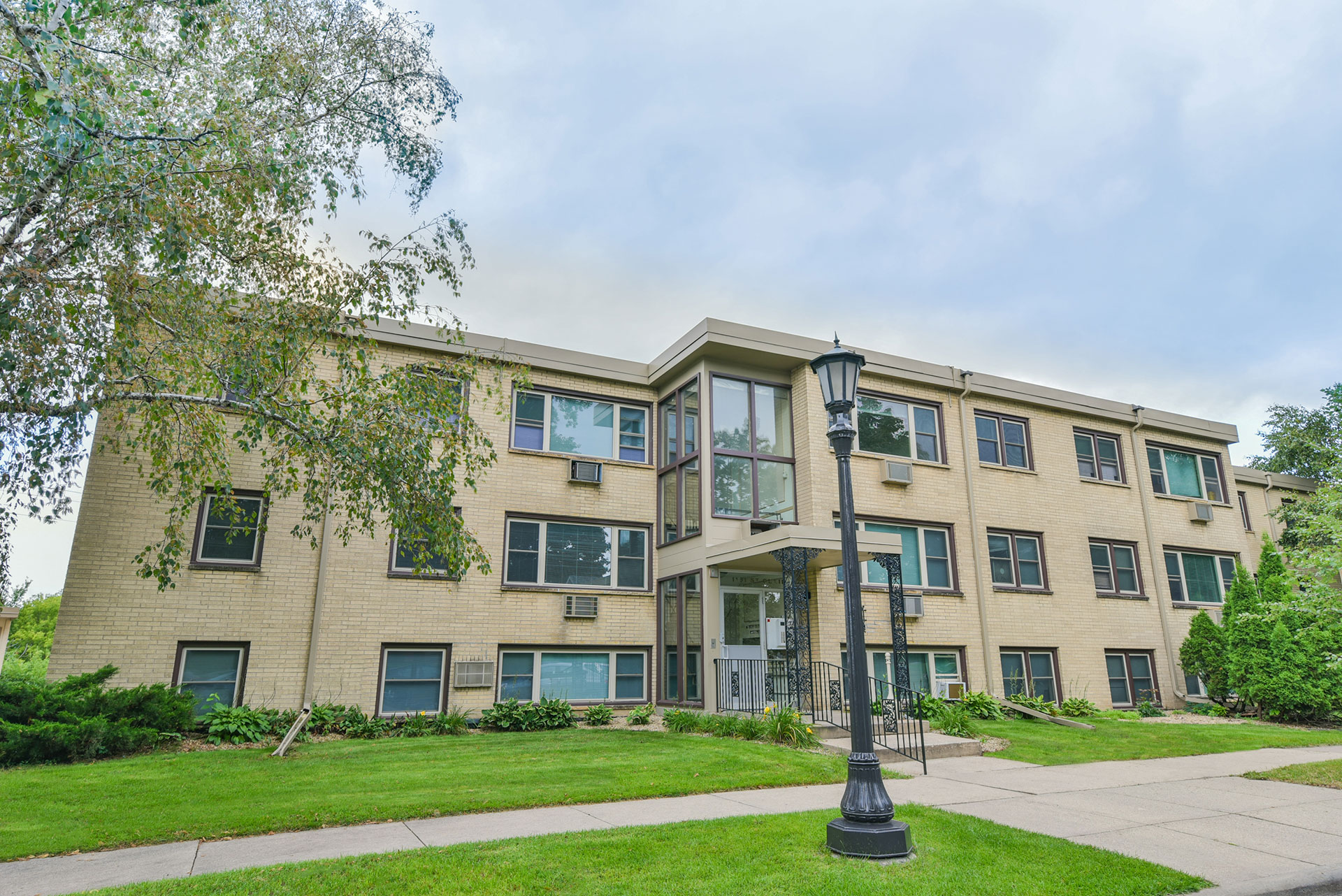 1161 St. Clair Ave. St. Paul, MN 55105