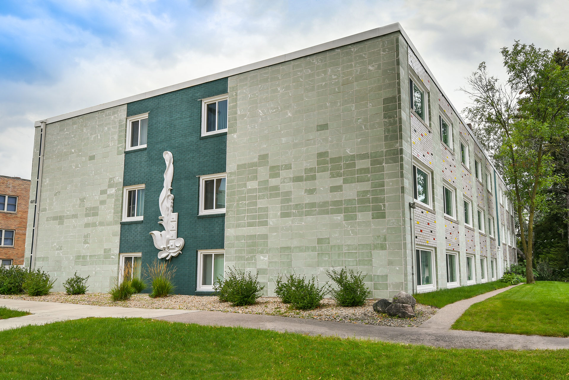 1585 W. Highland Parkway St. Paul, MN 55116