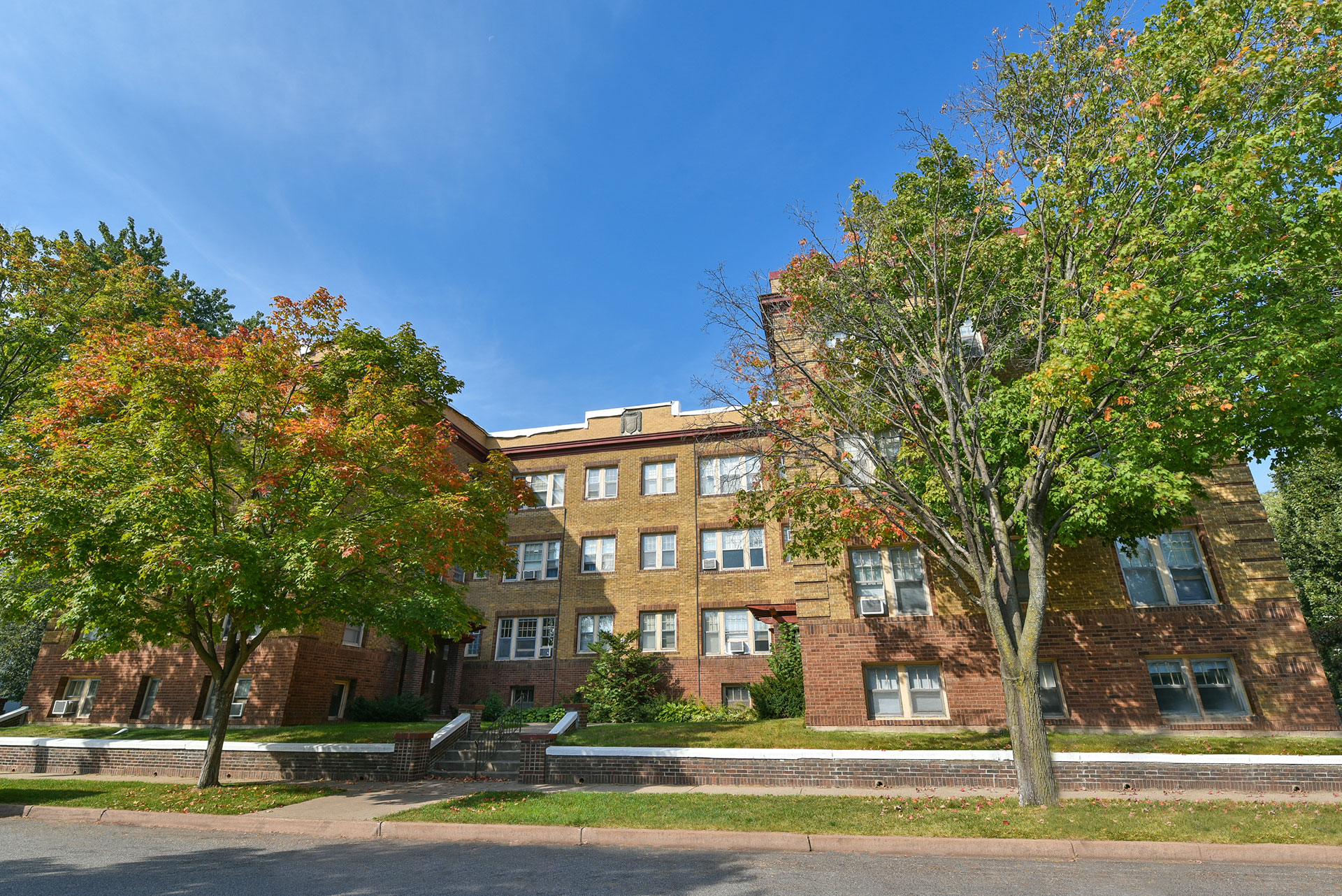 183 S. Chatsworth St Paul, MN 55105