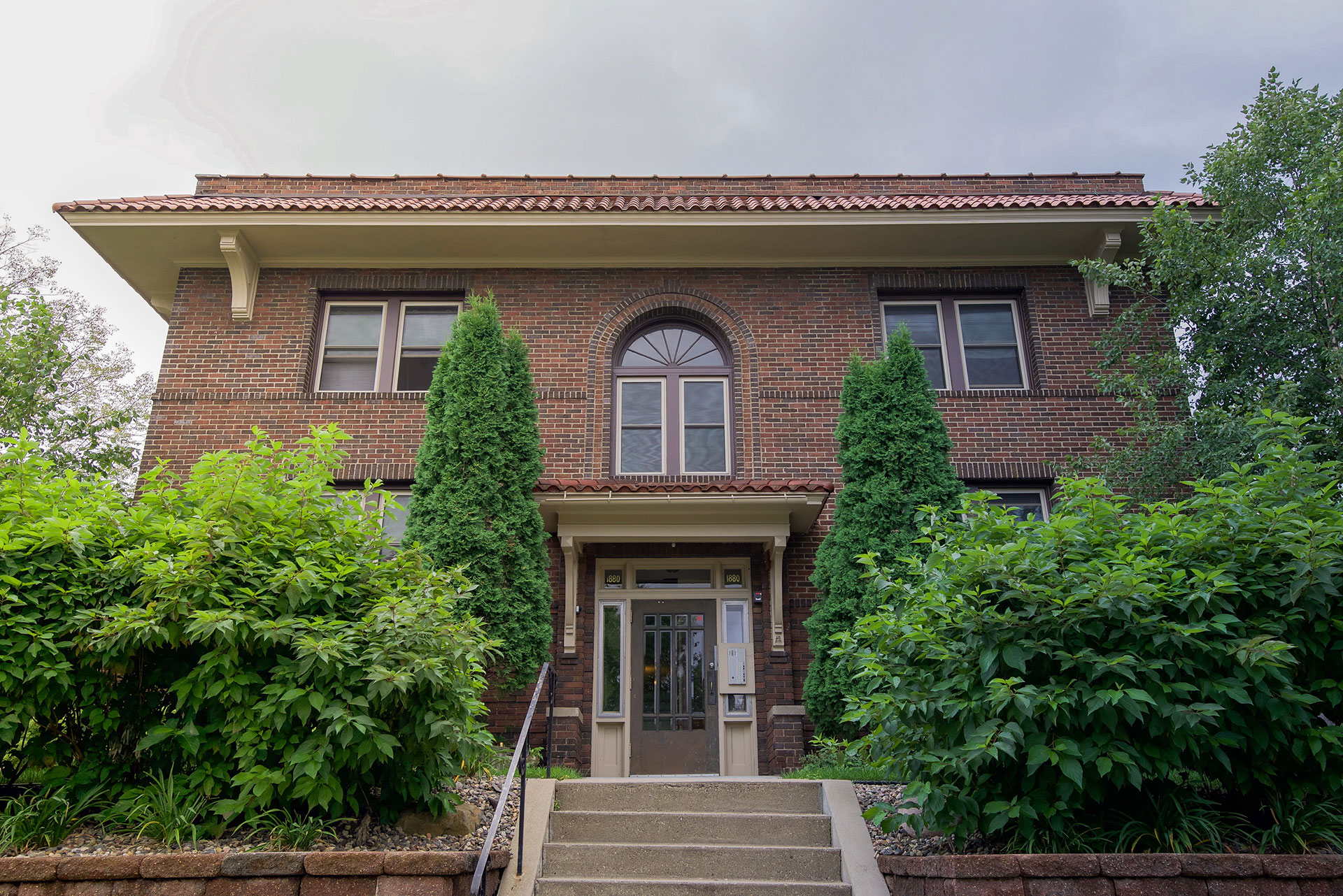 1880 Grand Ave. St. Paul, MN 55104