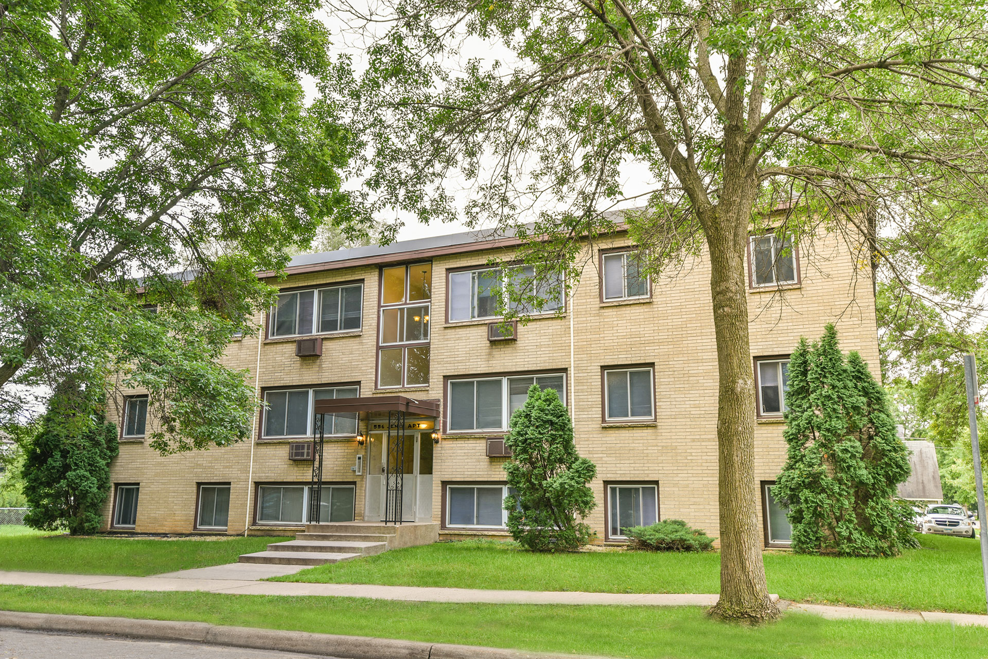 556 Jenks Ave. St. Paul, MN 55130