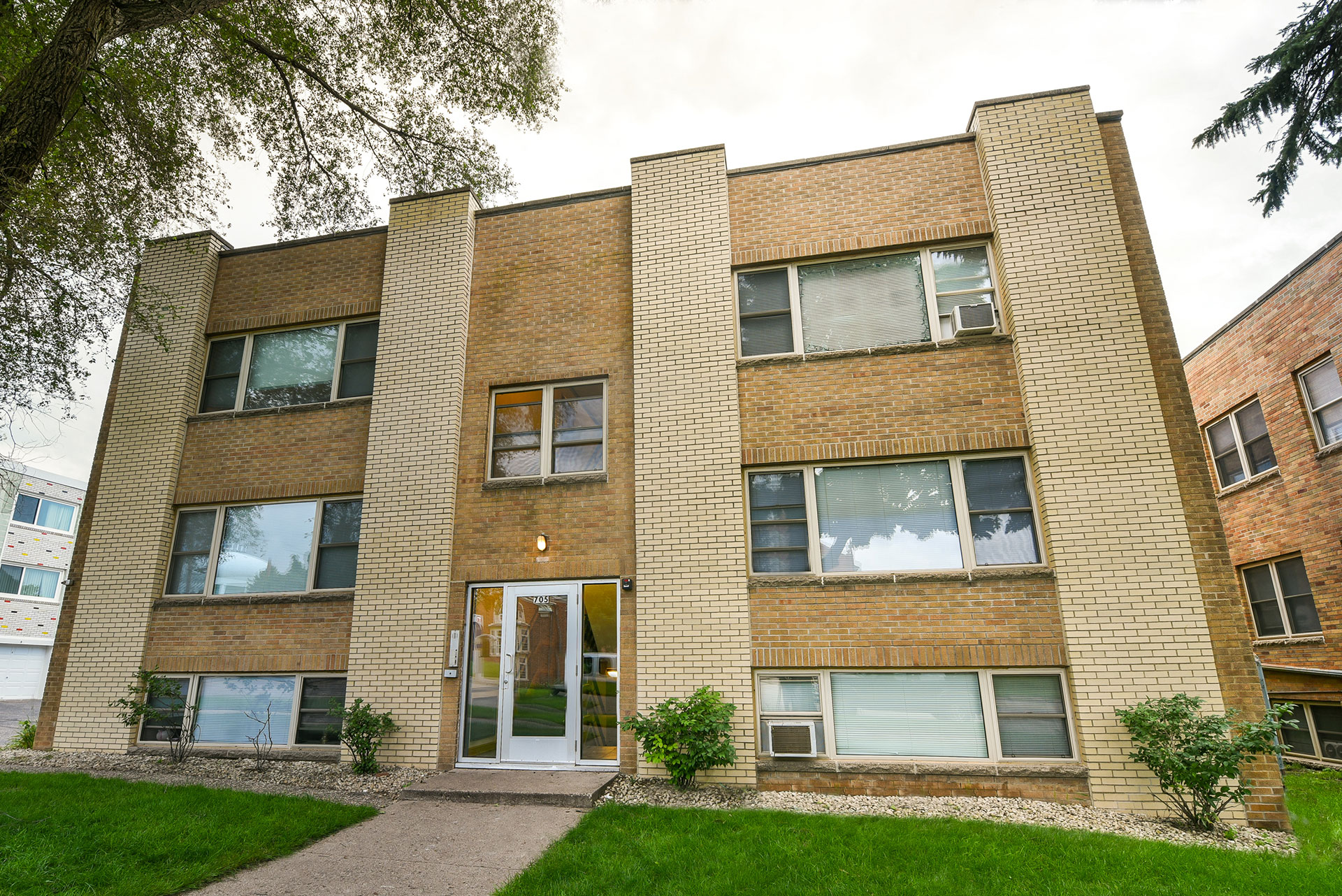 699 Snelling Ave S. St. Paul, MN 55116