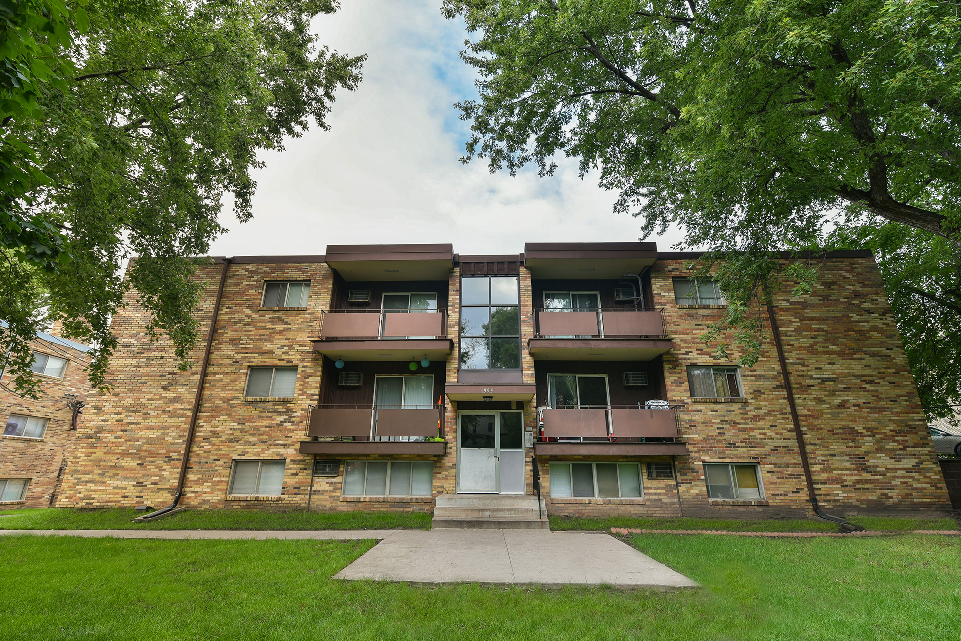 981 & 995 St Albans St N. Saint Paul, MN 55103